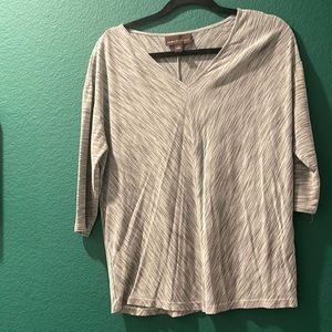 Dana Buchman Womens 3/4 Sleeve Top V Neck Blouse